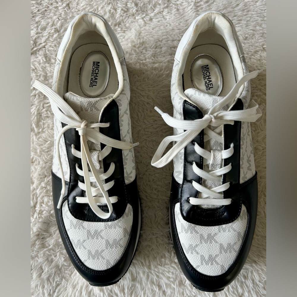 Michael Kors Monique Knit Trainer Running Sneakers Black/Optic White Size 11M